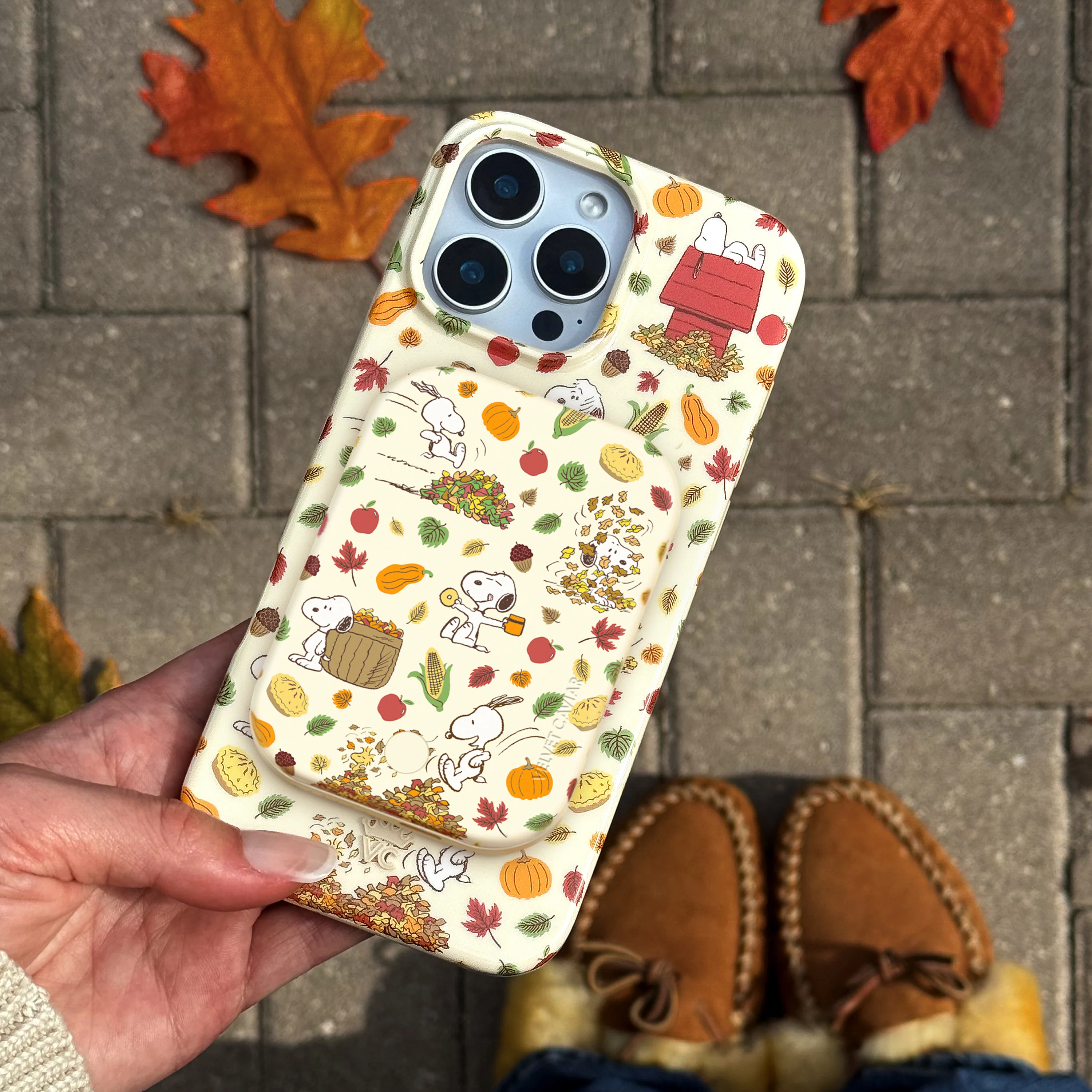 Snoopy Autumn Leaves Portable MagSafe Charger Power Pack - Image 8